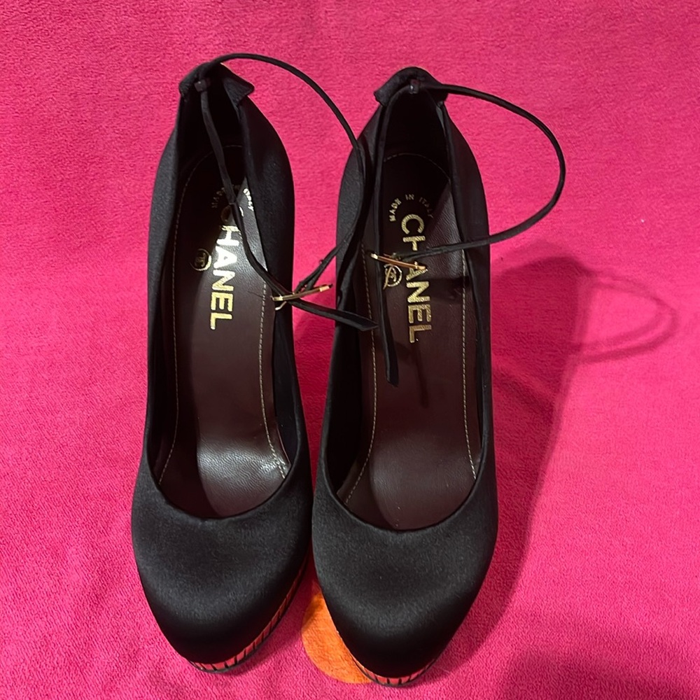 Chanel Silk Black Run way shoes 37 B